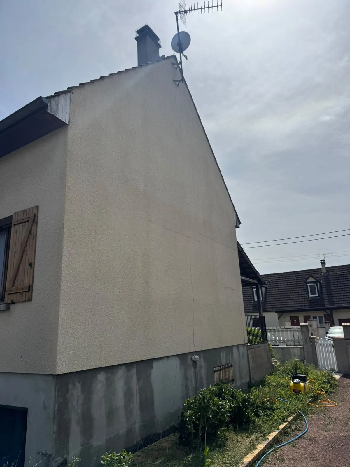 Mur après nettoyage, crépi propre
